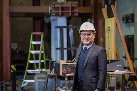 UBC土木与机械工程结构实验室的Tony 开云体育最新网站Yang博士